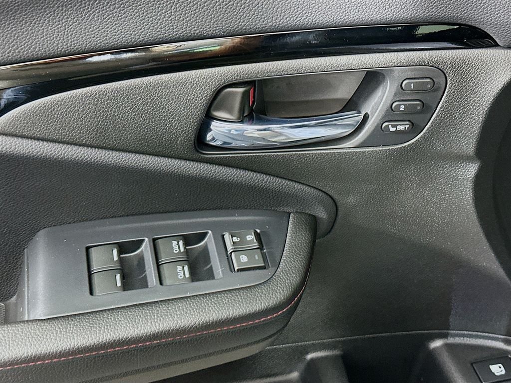 New 2026 Sonic Gray Pearl Honda Black Edition image 18