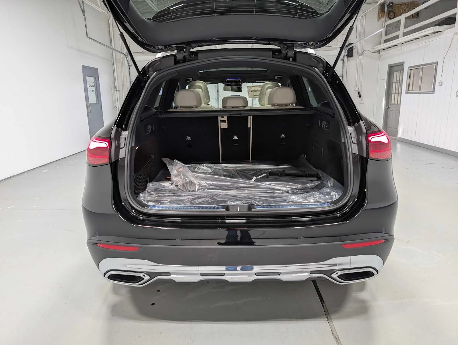 Certified Used 2026 Obsidian Black Metallic Mercedes-Benz GLC 300 image 23