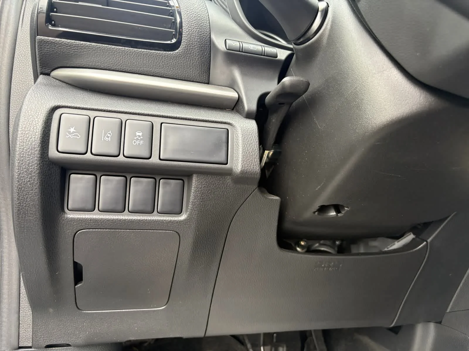 Used 2025 White Diamond Mitsubishi ES image 29