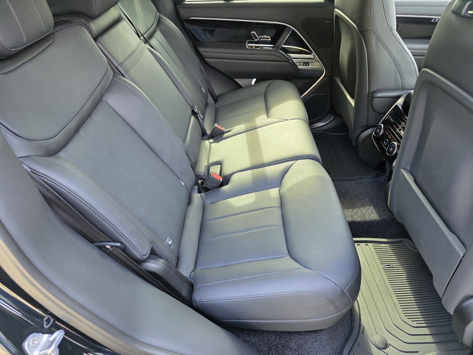 Certified Used 2023 Santorini Black Metallic Land Rover SE image 5