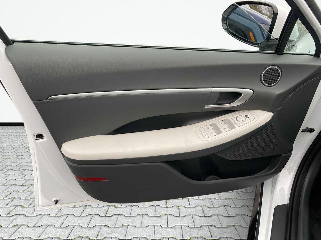 New 2026 White Hyundai SEL Sport image 28