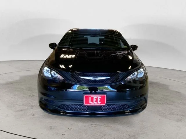 New 2026 Diamond Black Crystal Pearlcoat Chrysler LX image 9