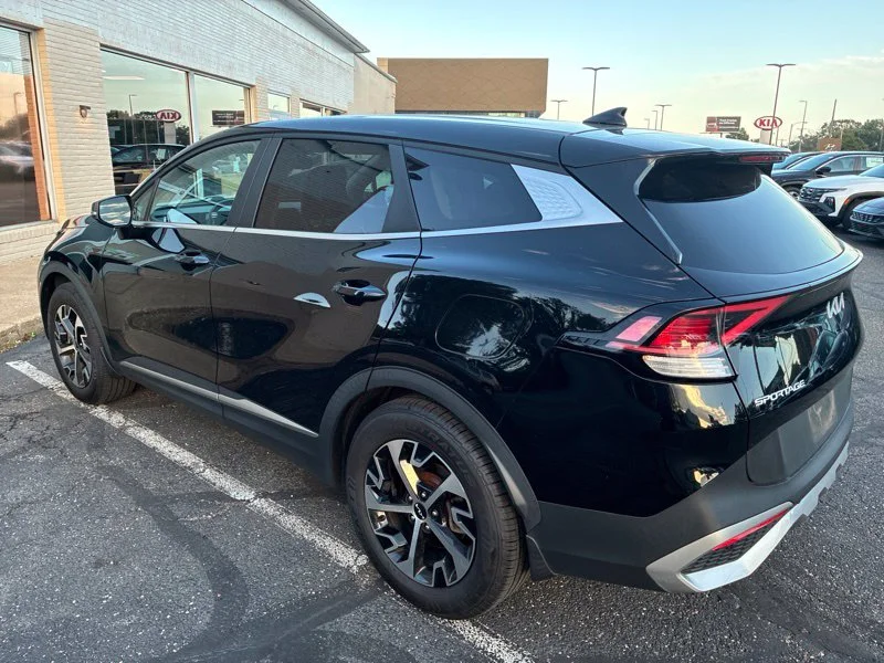 Used 2023 Black Kia EX image 5