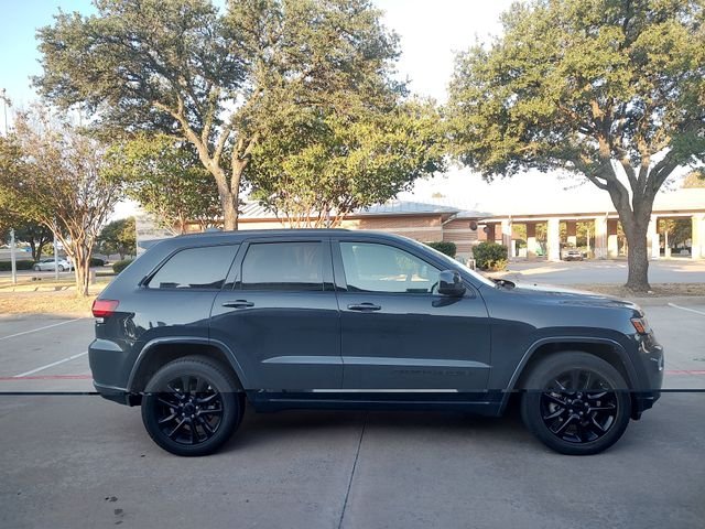 Used 2017 Black Jeep Altitude image 2