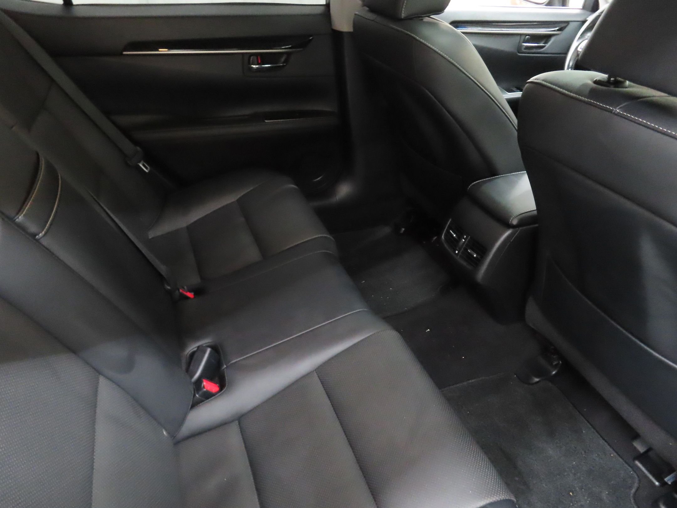 Used 2016  Lexus 350 image 24