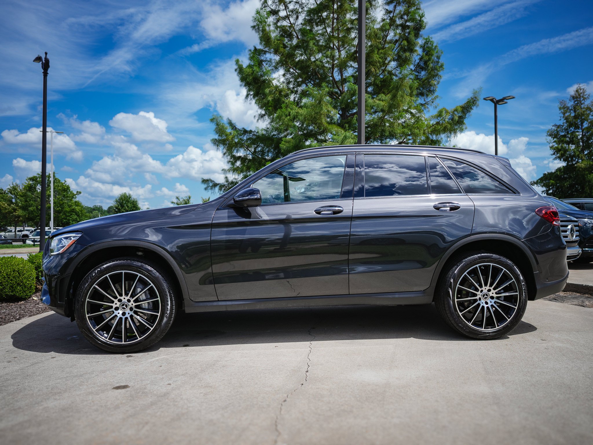 Used 2022 Graphite Gray Metallic Mercedes-Benz GLC 300 image 10