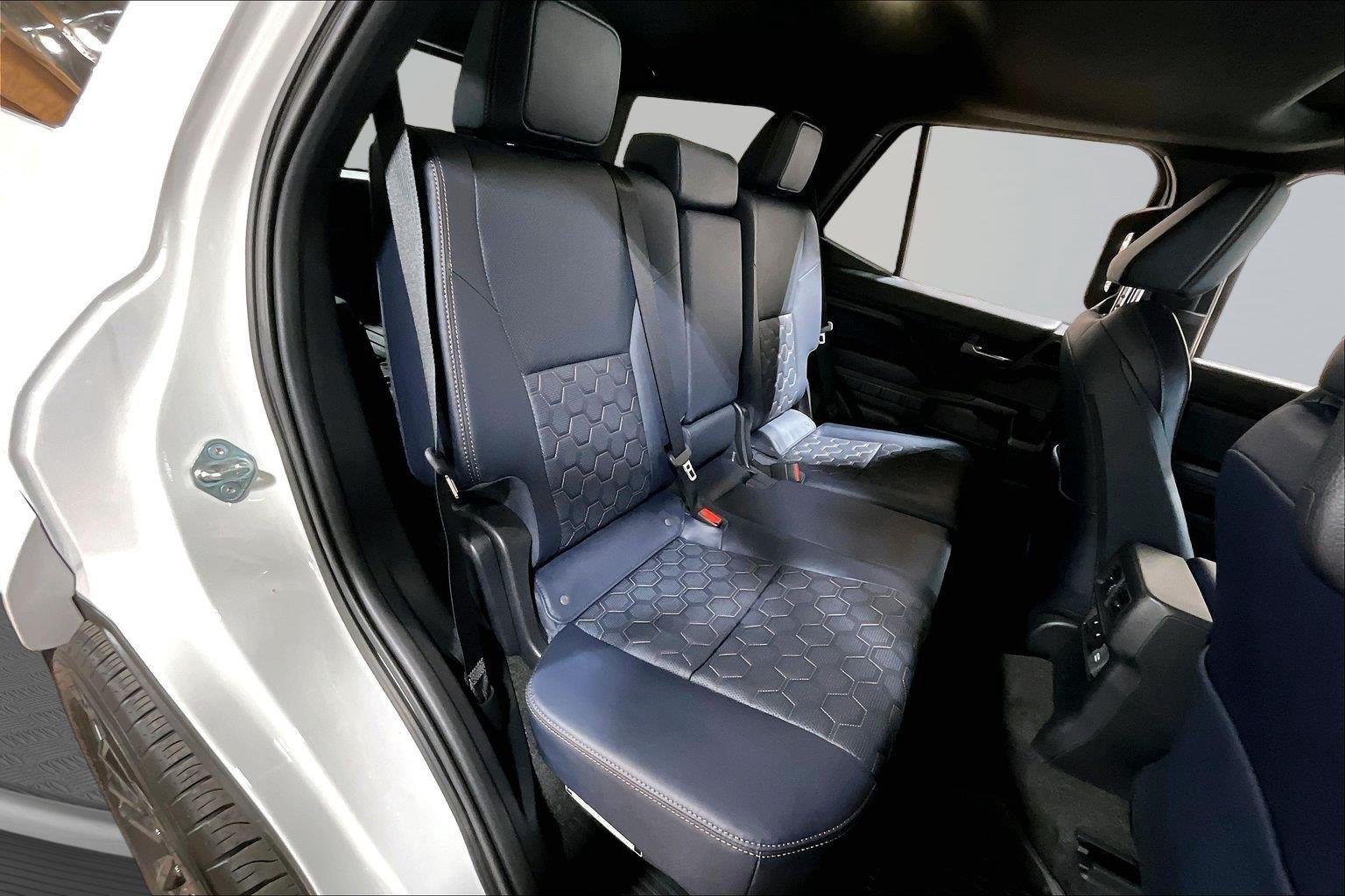 Used 2025 Wind Chill Pearl Toyota Platinum HV image 28