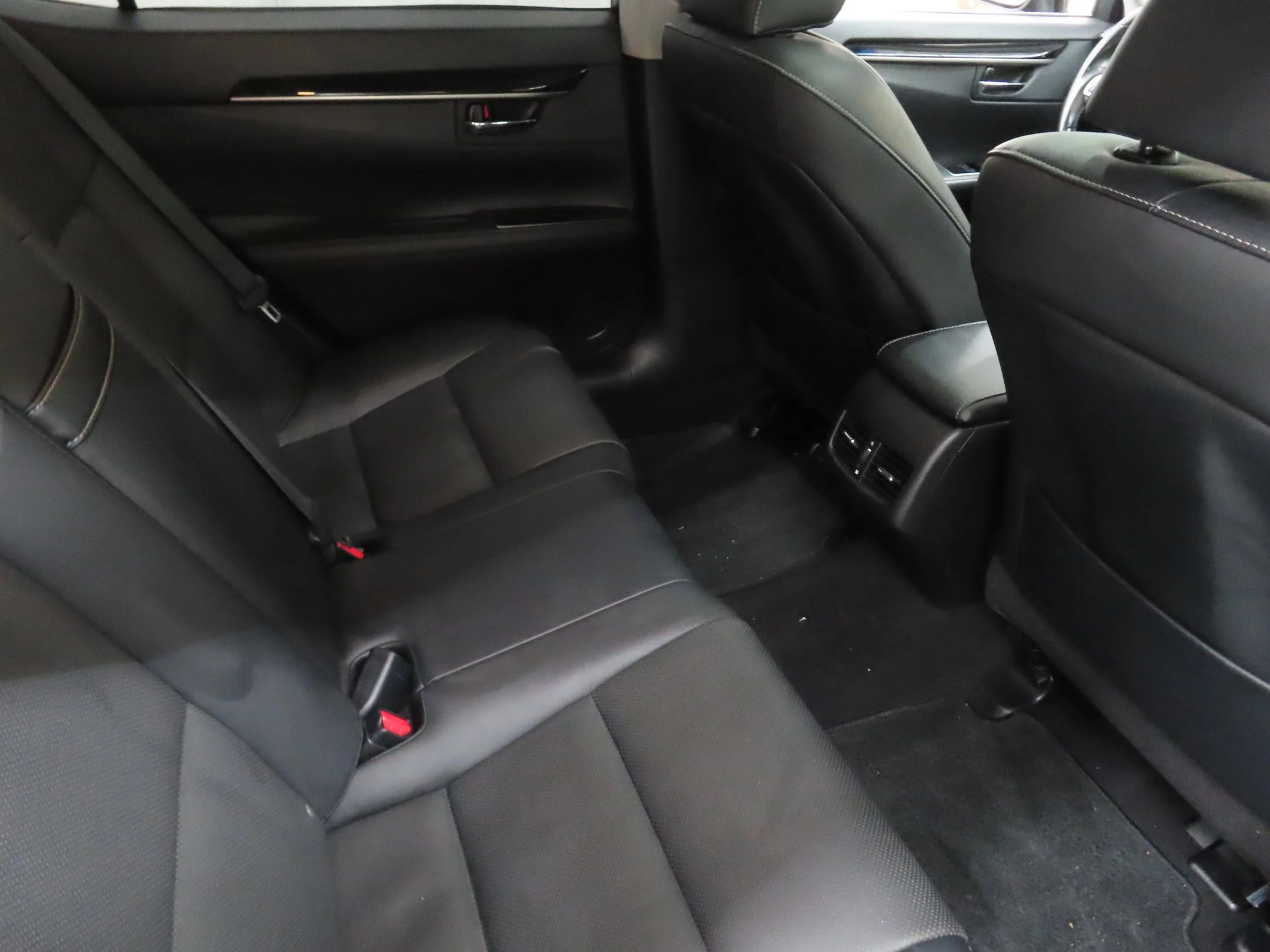 Used 2016  Lexus 350 image 24