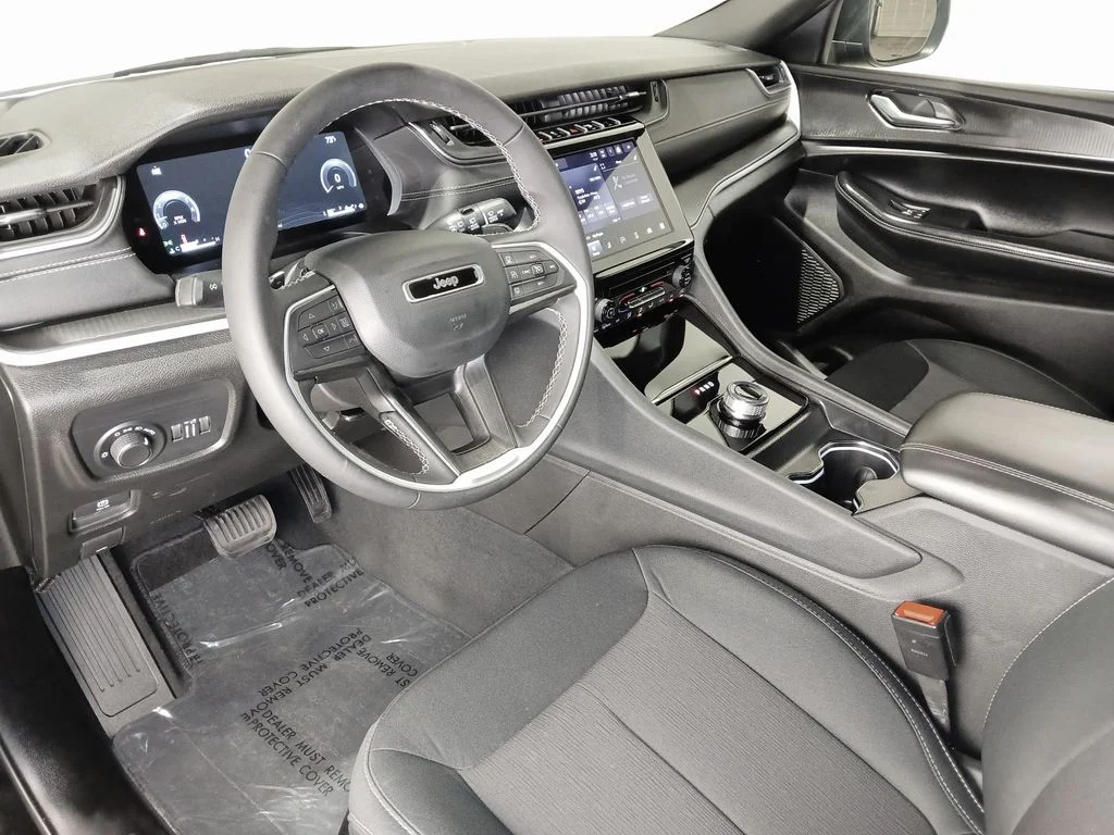 Used 2025 Black Jeep Laredo image 17