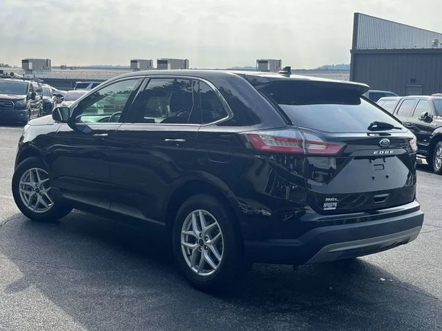 Certified Used 2021 Black Ford SEL image 6