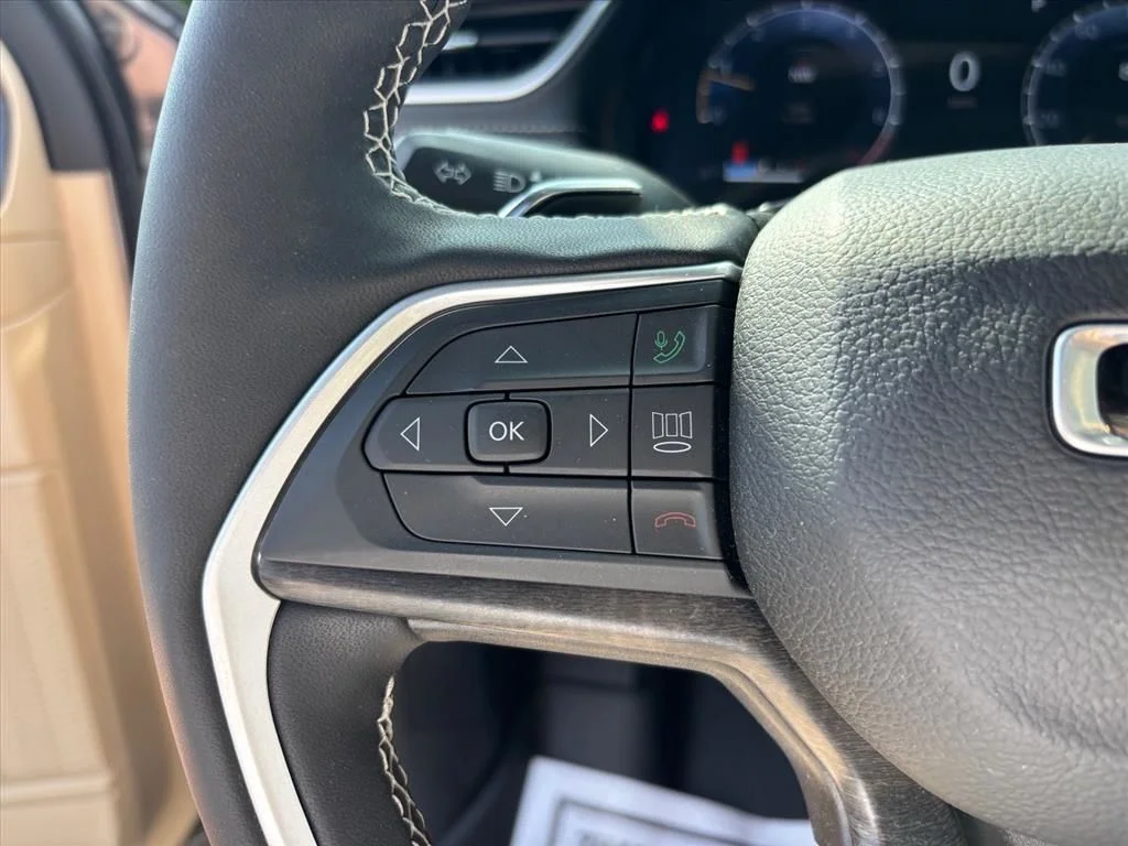 Used 2025 Gray Jeep Limited image 18