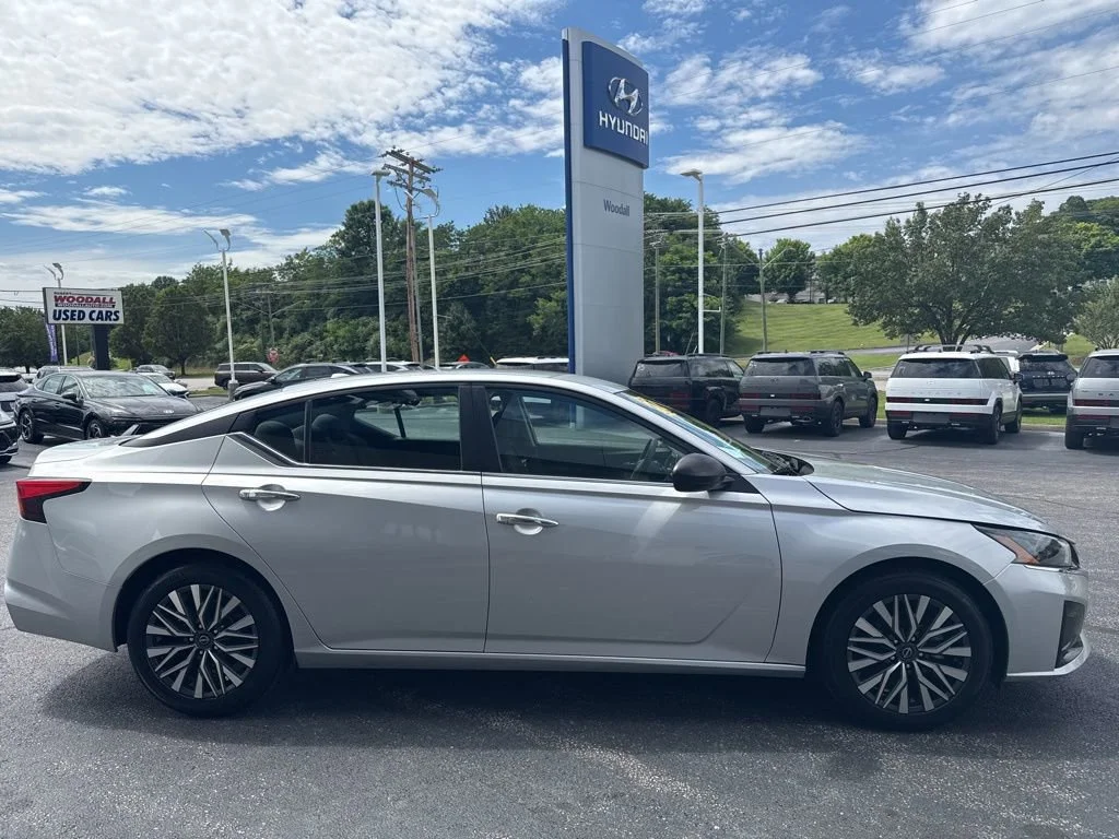 Used 2024 Silver Nissan 2.5 SV image 4