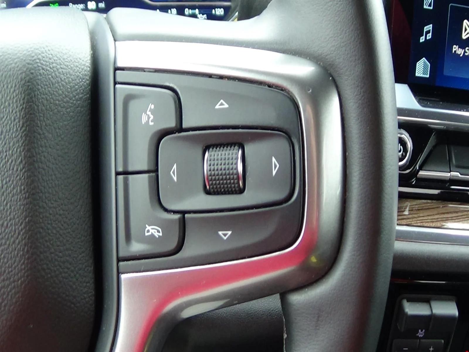 Certified Used 2025 Cypress Gray (gbd) Chevrolet LT image 21