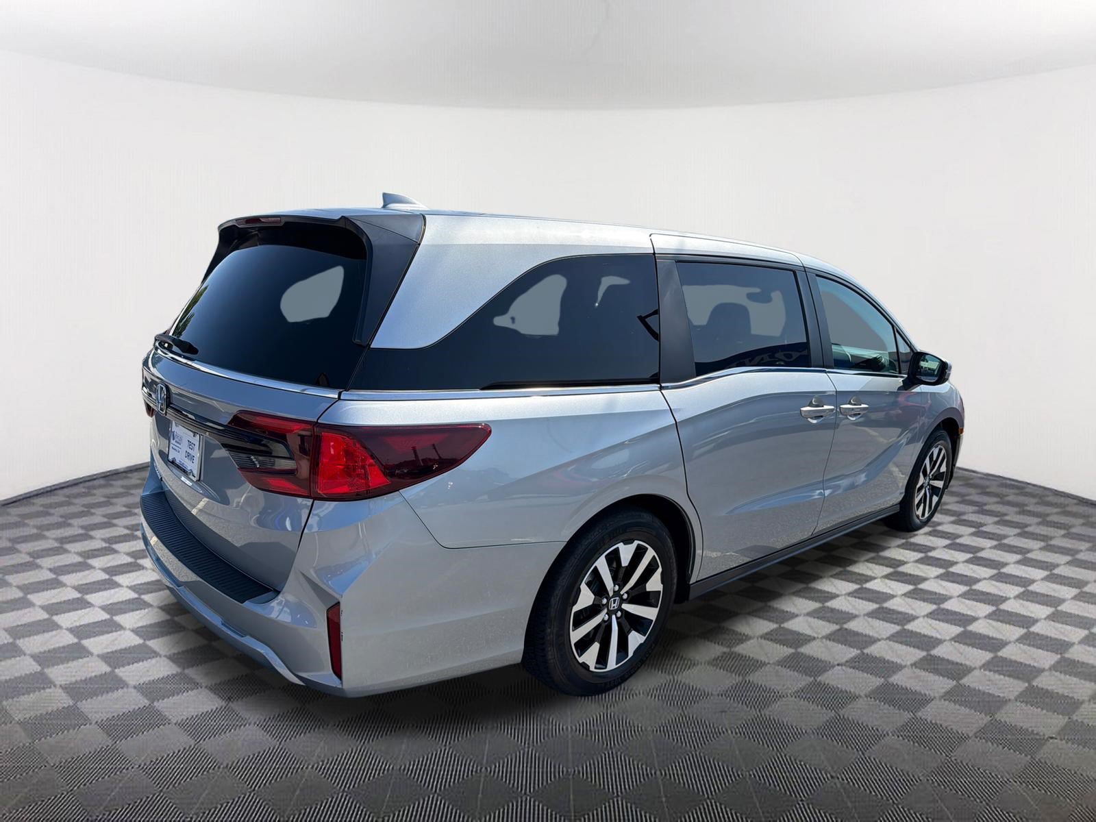 Certified Used 2025 Solar Silver Metallic Honda EX-L image 7