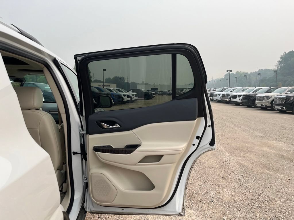 Used 2023 White Frost Tricoat GMC Denali image 34