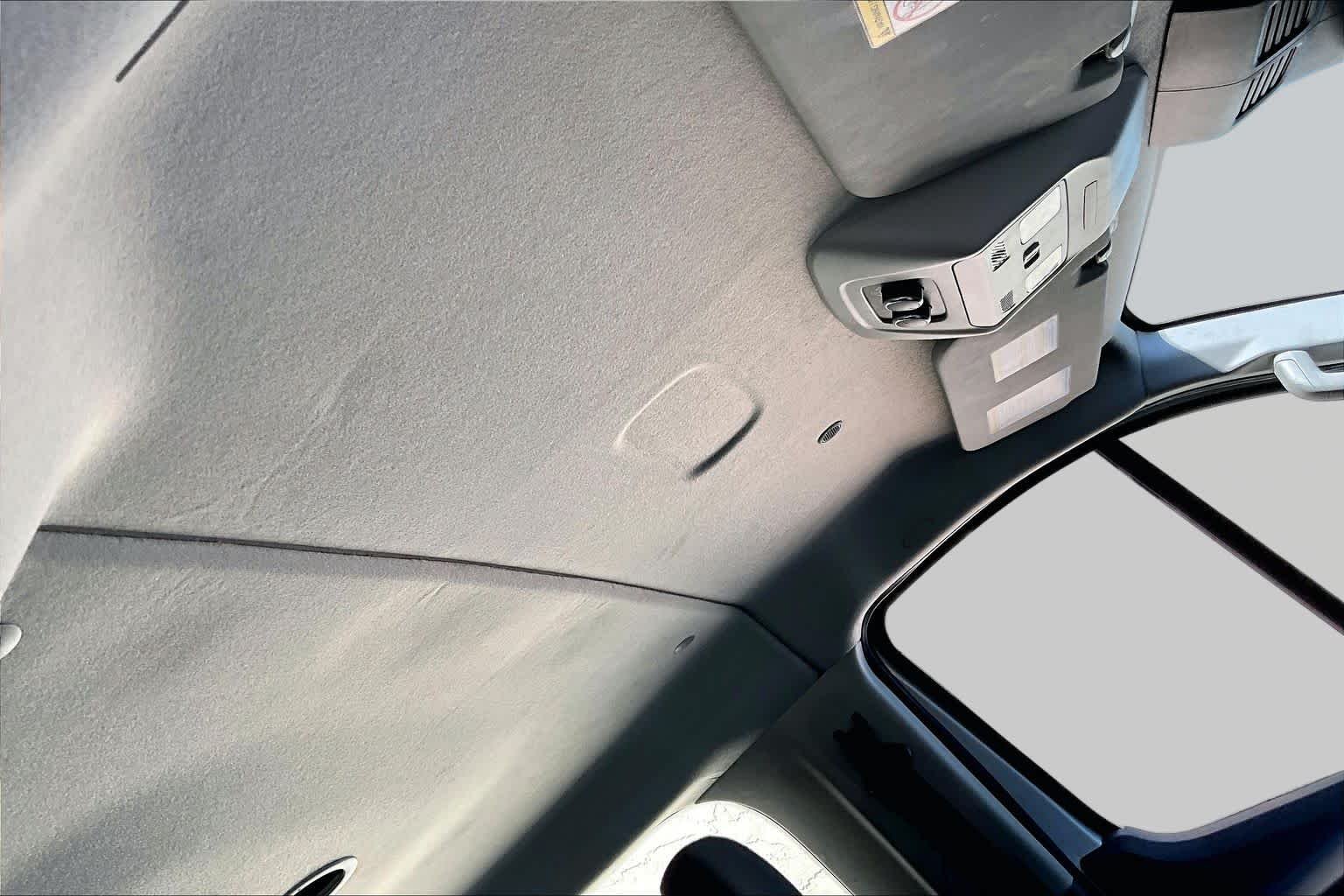 Used 2023 Oxford White Ford XLT image 14