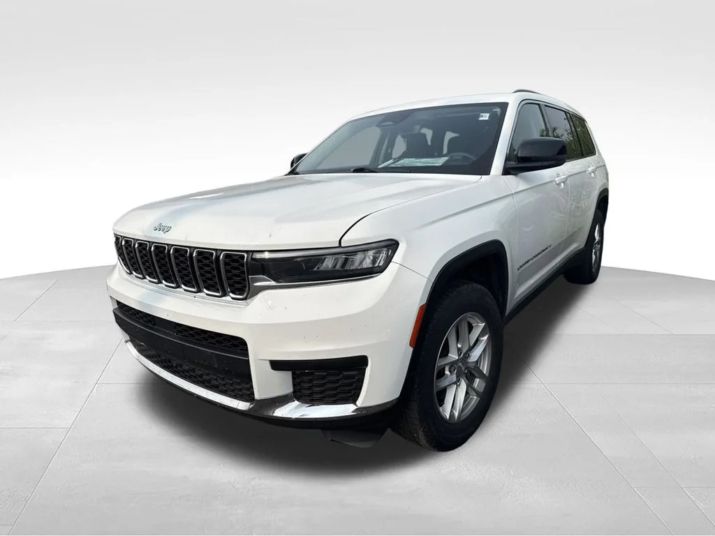 Used 2021 White Jeep Laredo image 3