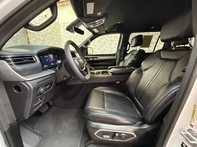 Used 2025 Bright White Clearcoat Jeep Base image 18