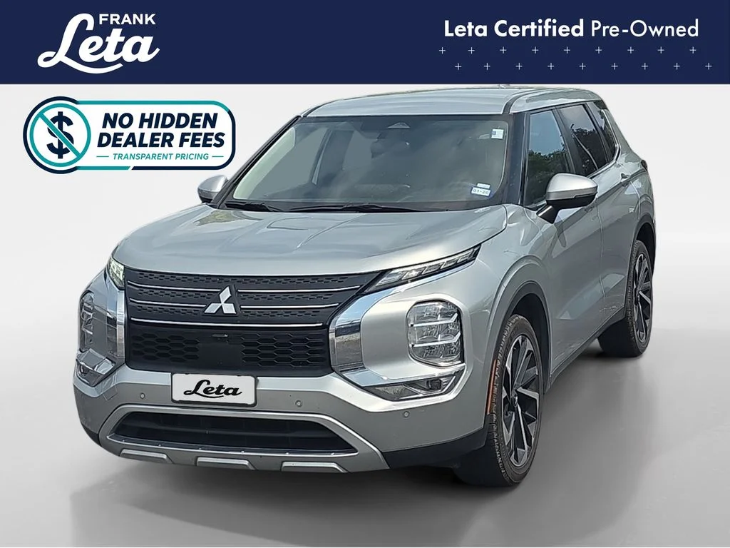 2024 Mitsubishi Outlander SE 2WD's photo