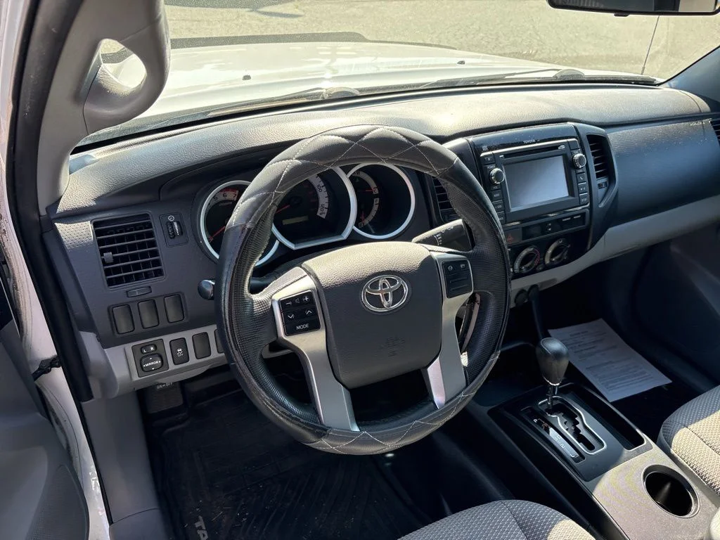 Used 2013 White Toyota Base image 9