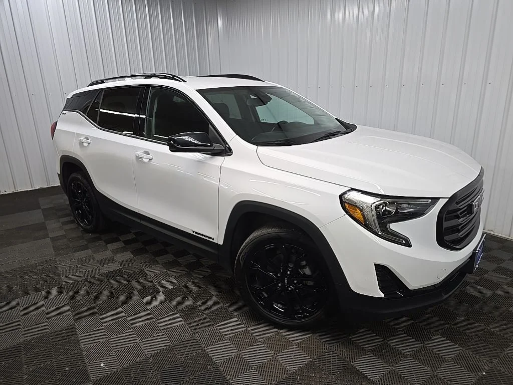 Used 2021 White GMC SLE image 7