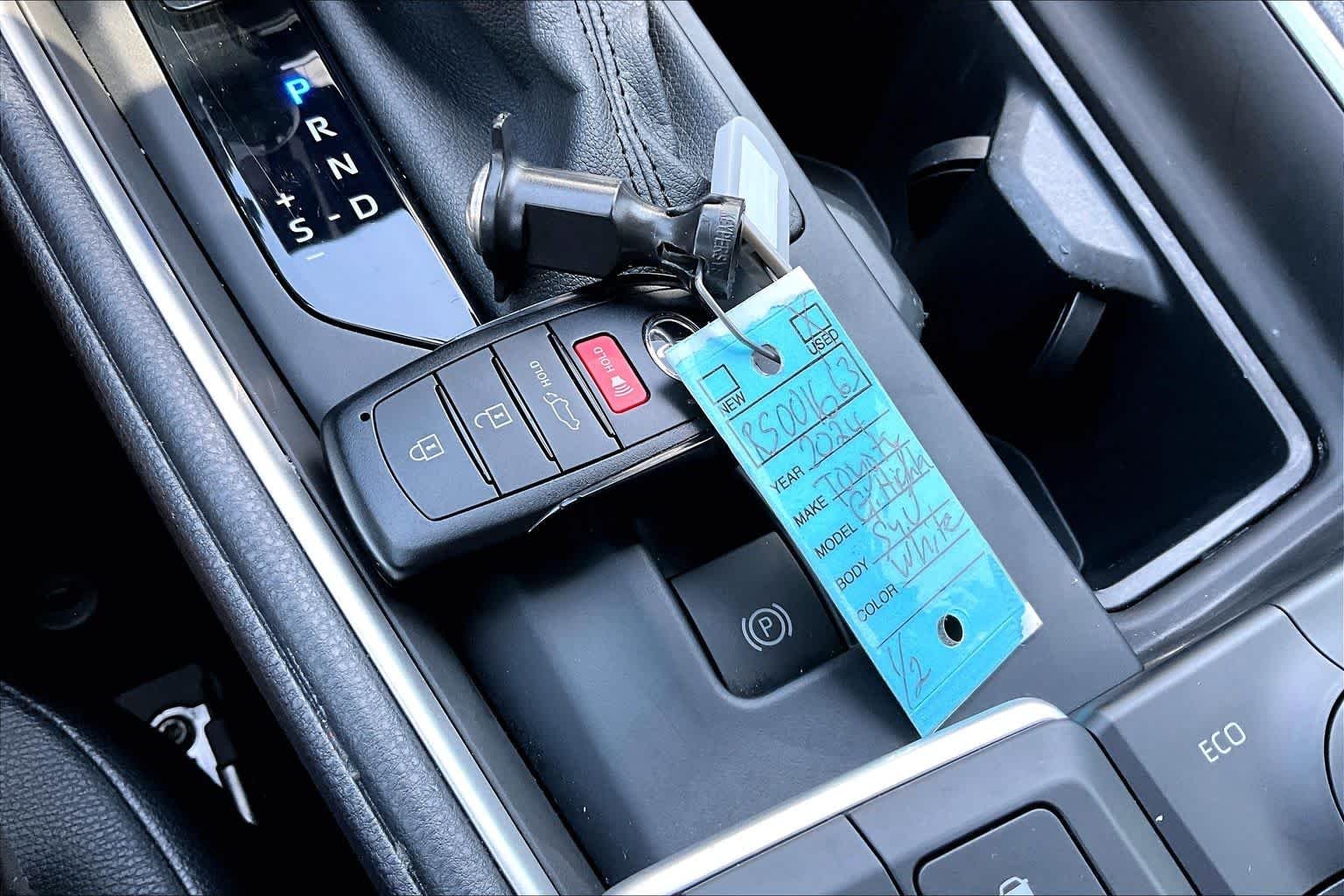Used 2024 Wind Chill Pearl Toyota Hybrid XLE image 15