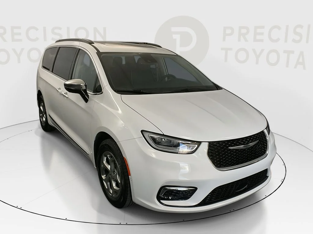 2023 Chrysler Pacifica Limited AWD's photo