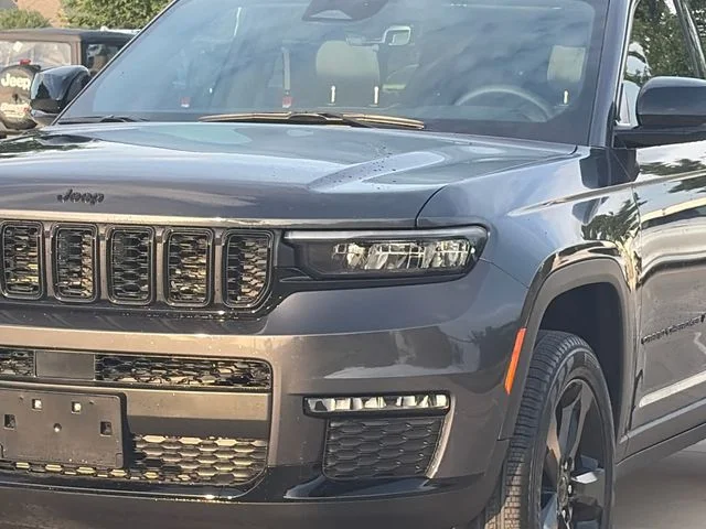 New 2025 Baltic Gray Metallic Clear-Coat Exterior Paint Jeep Limited image 4