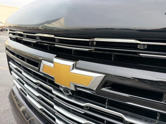 Used 2025 Gray Chevrolet High Country image 33