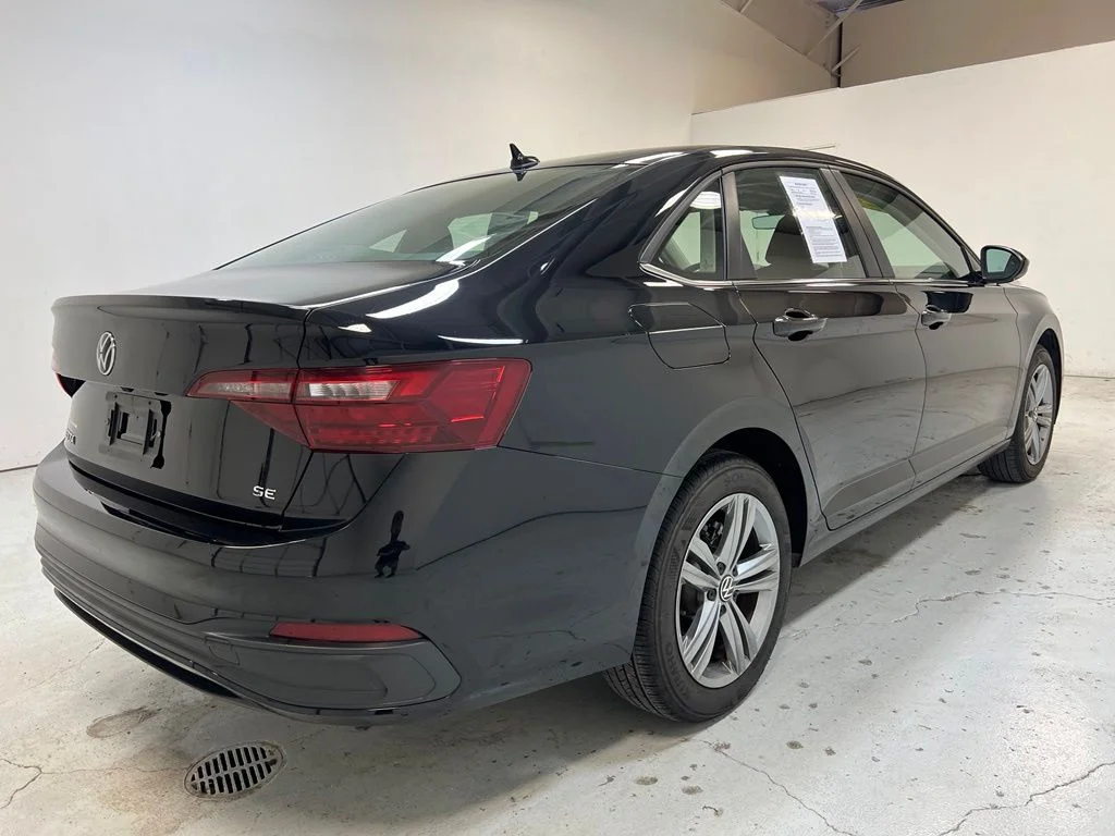 2024 Volkswagen Jetta SE - Photo 9