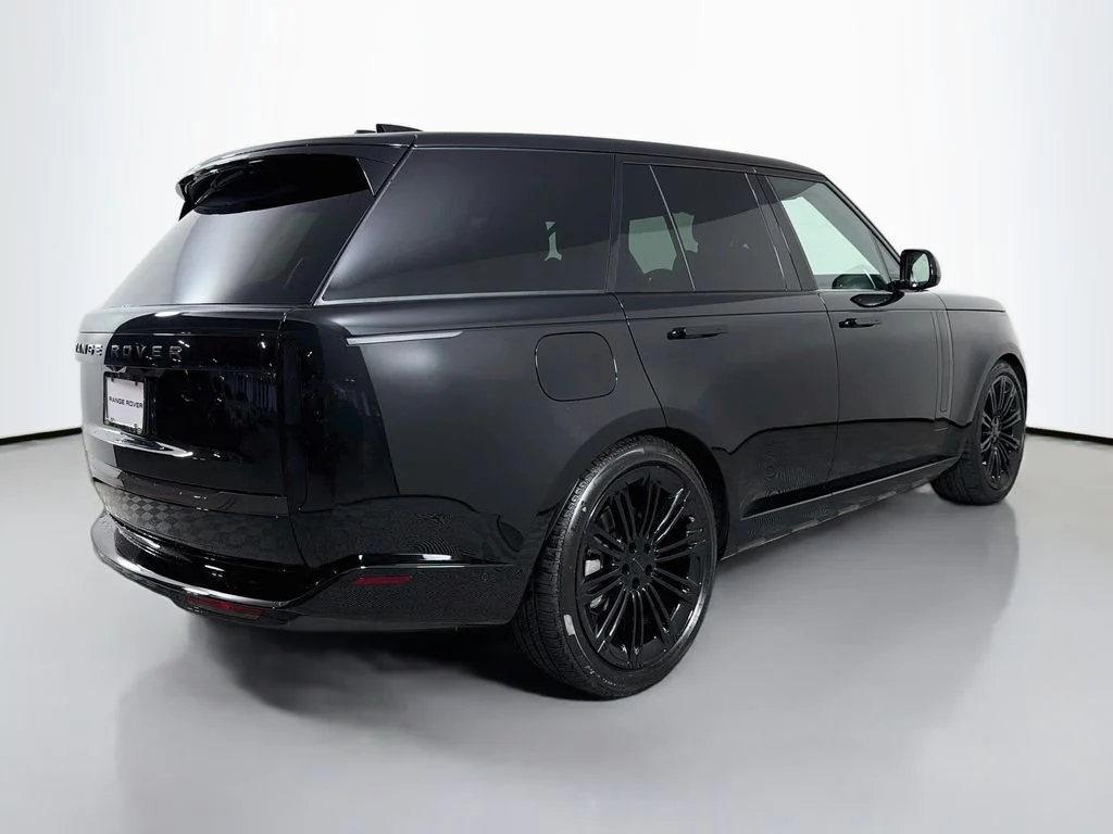 New 2026 Santorini Black Land Rover SE image 5