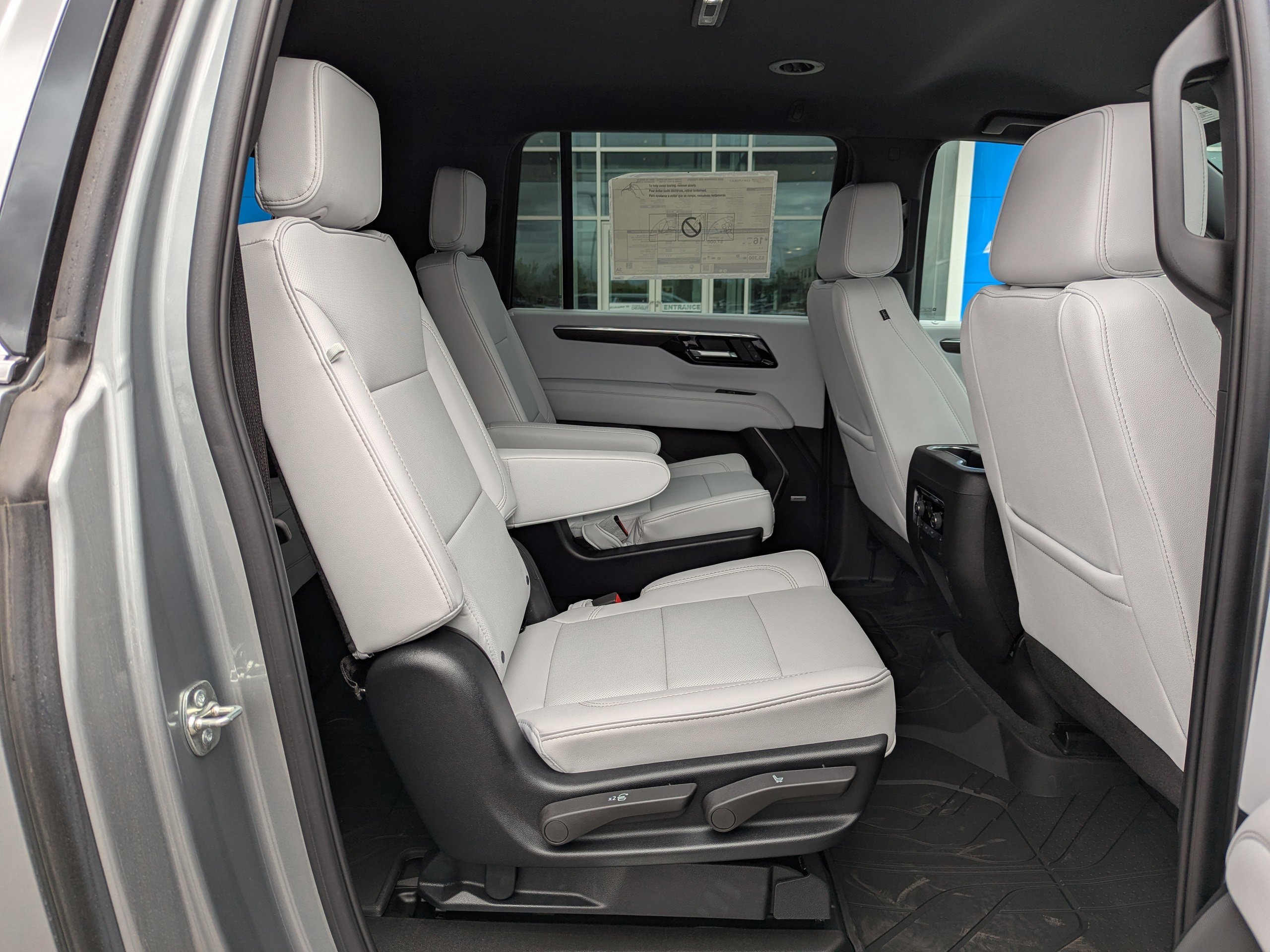 2025 Chevrolet Suburban Premier - Photo 42