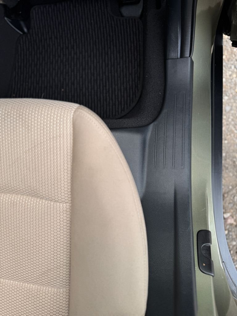 Used 2017 Wilderness Green Metallic Subaru 2.5i Premium image 34