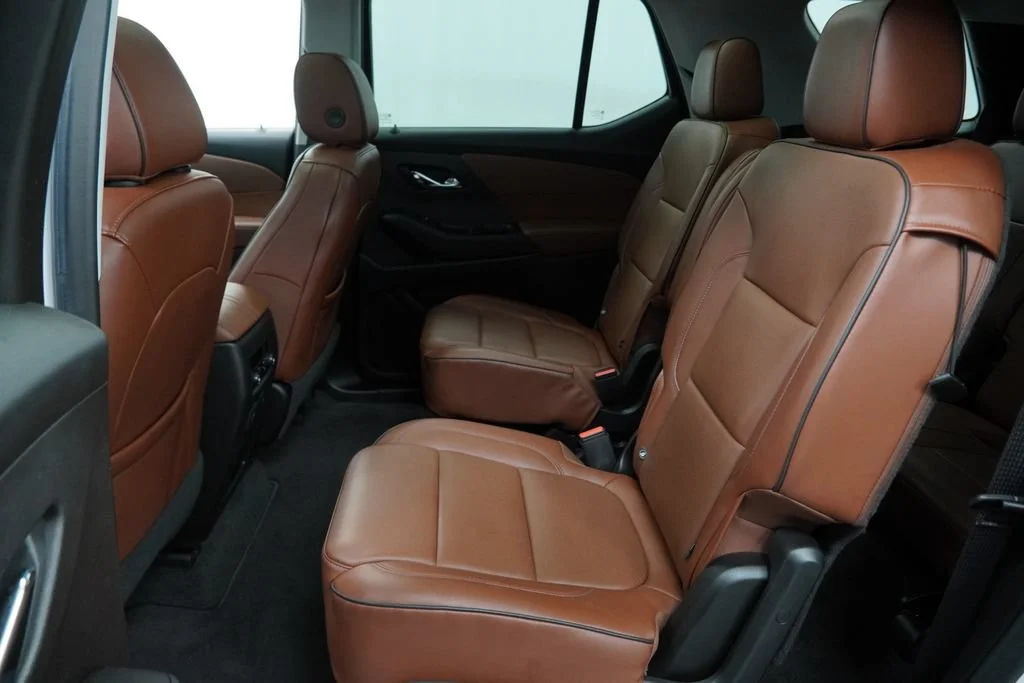 Used 2019 IRIDESCENT PEARL TRICOAT Chevrolet High Country image 12
