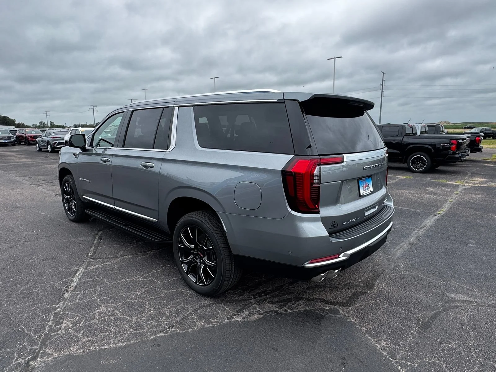 2026 GMC Yukon XL Denali - Photo 7