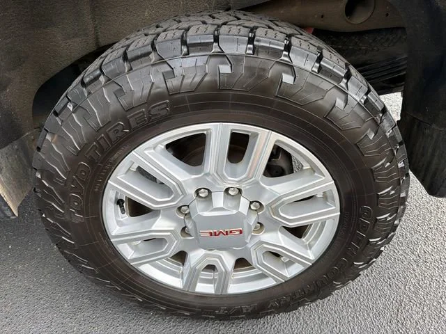Used 2024 Summit White GMC SLT image 19