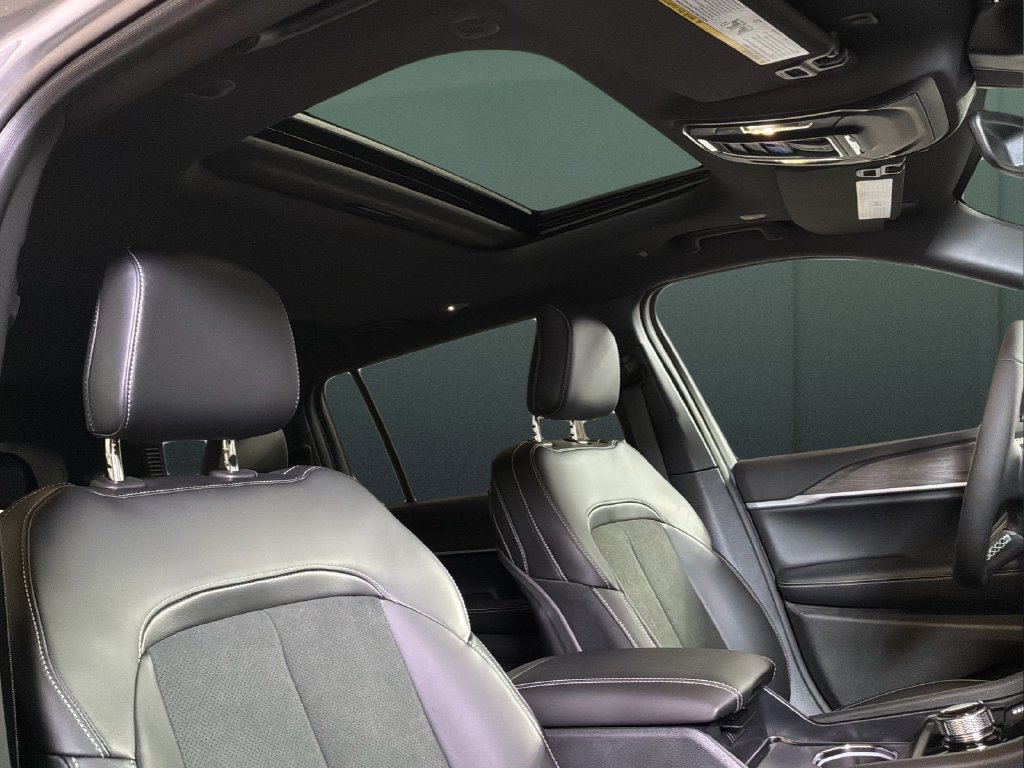 New 2027 Sting-Gray Clear-Coat Paint Jeep Laredo Altitude image 30