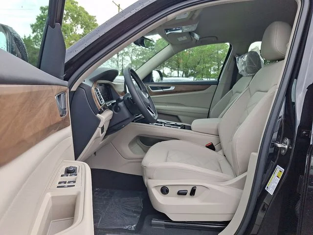 New 2026 Black Volkswagen SE w/Technology image 9