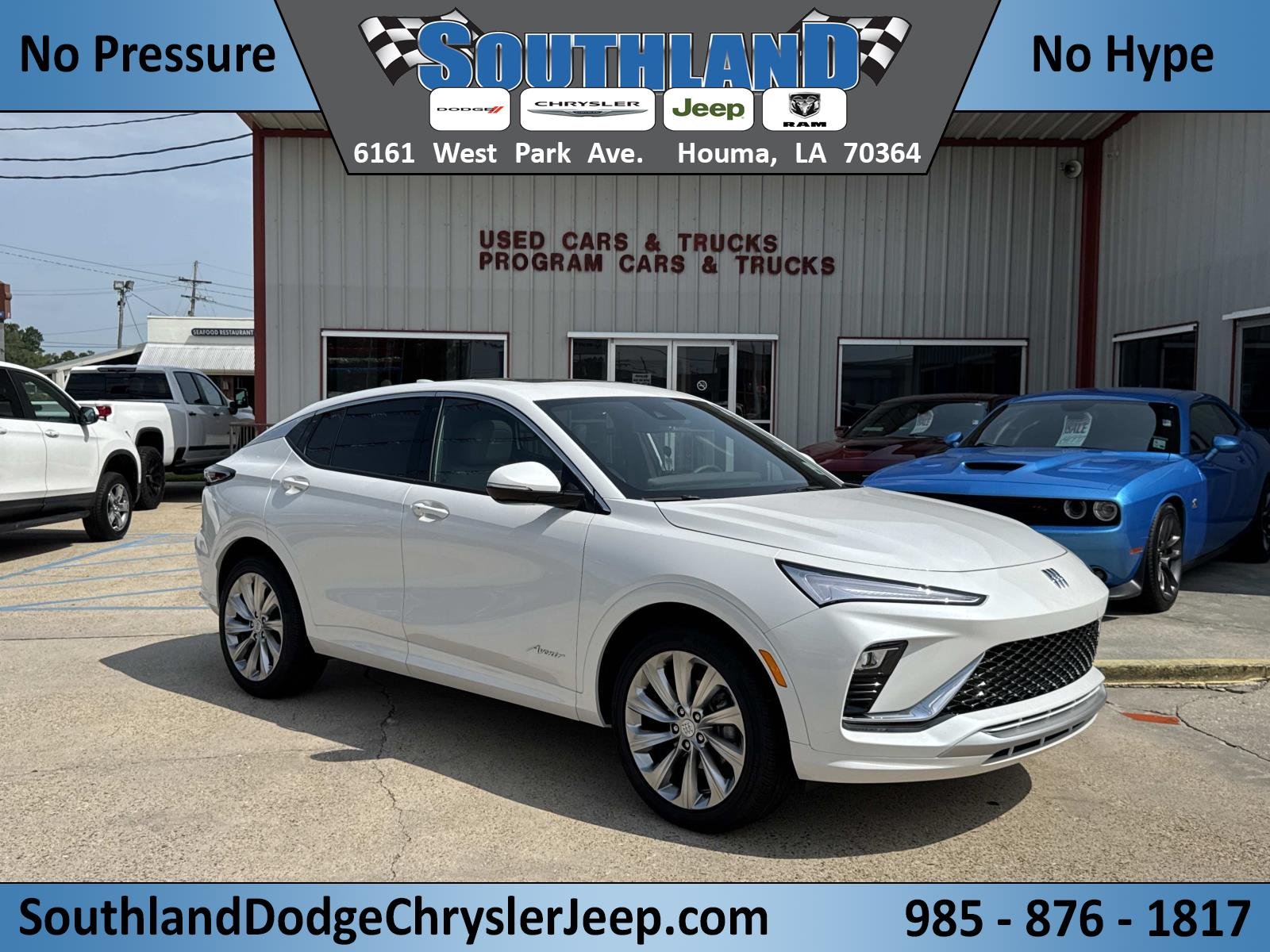 Used 2025 White Frost Tricoat Buick Avenir image 1