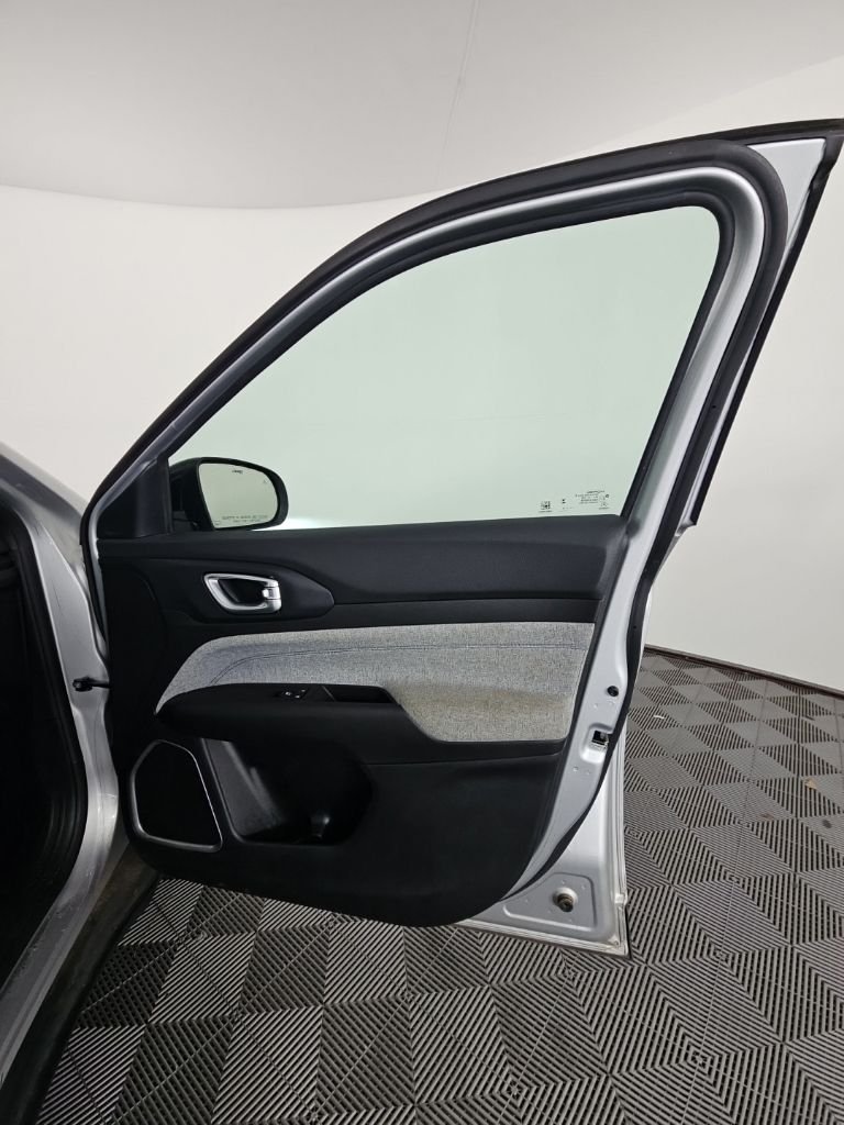 Used 2024 Silver Jeep Latitude image 21