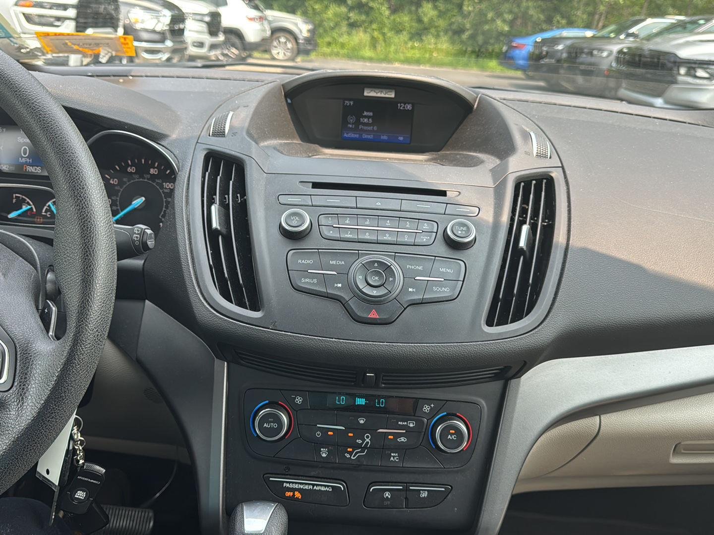 Used 2017 Oxford White Ford SE image 14