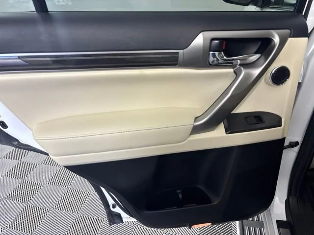 Used 2023 White Lexus GX 460 Premium image 25