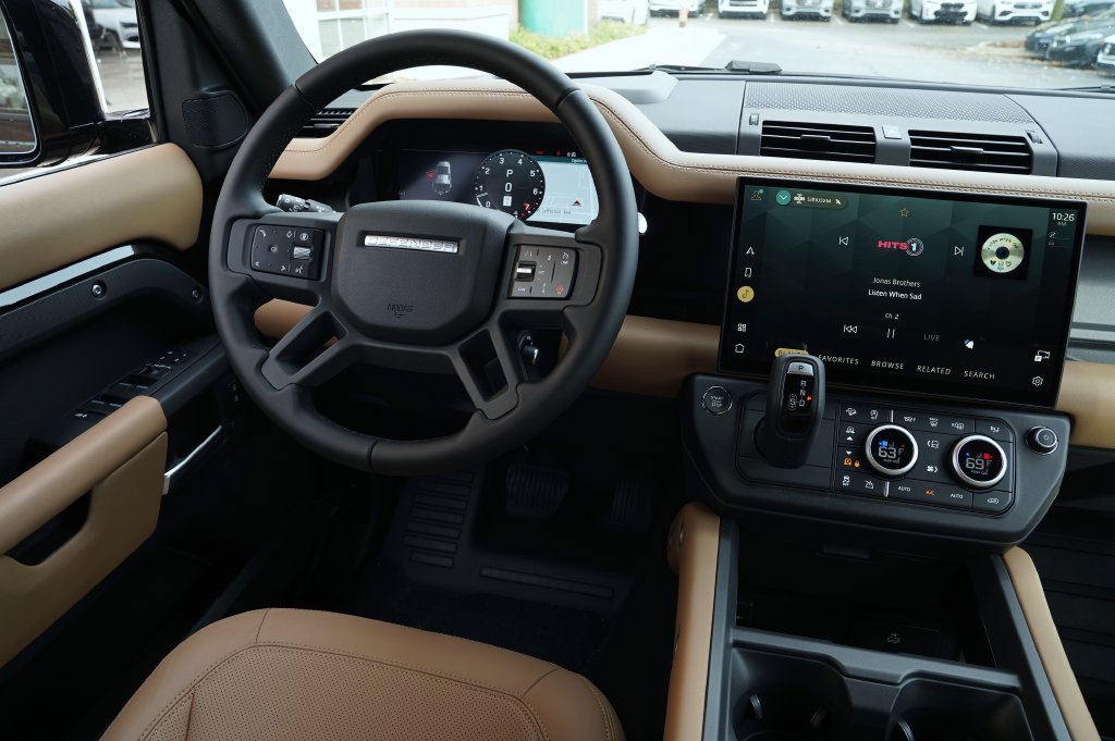 New 2026 Santorini Black Land Rover X-Dynamic SE image 15