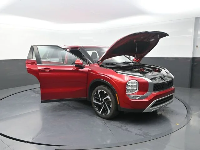 Used 2024  Mitsubishi SE image 39