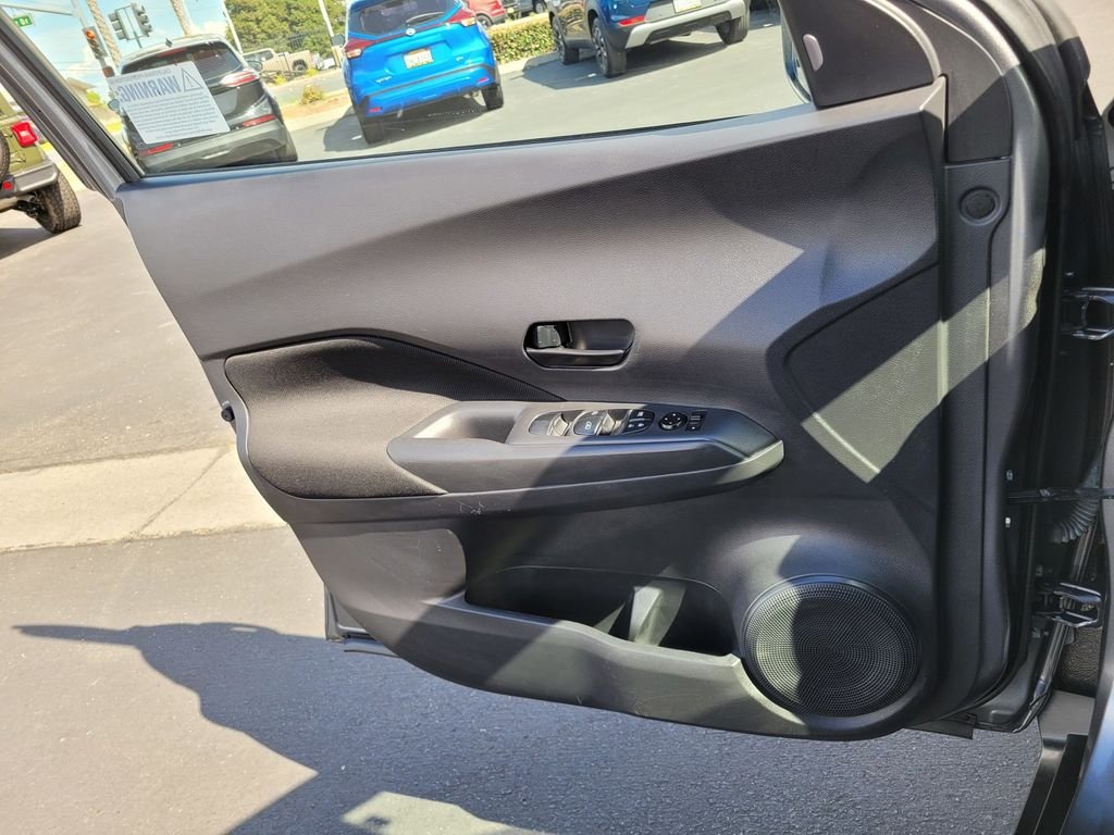 Used 2022 Gray Nissan S image 27