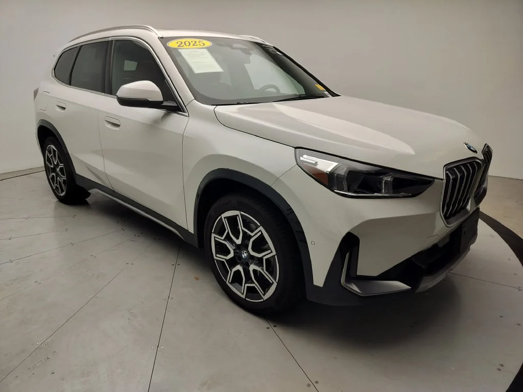 Used 2025 White BMW xDrive28i image 2