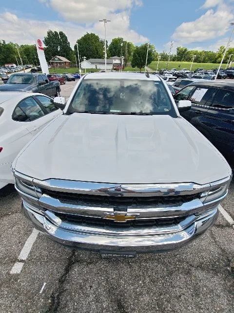 Used 2018 White Chevrolet LT image 6