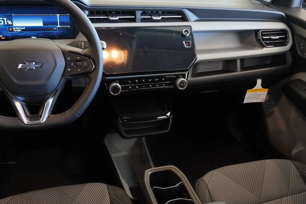 New 2027 Mosaic Black Metallic Chevrolet LT image 13