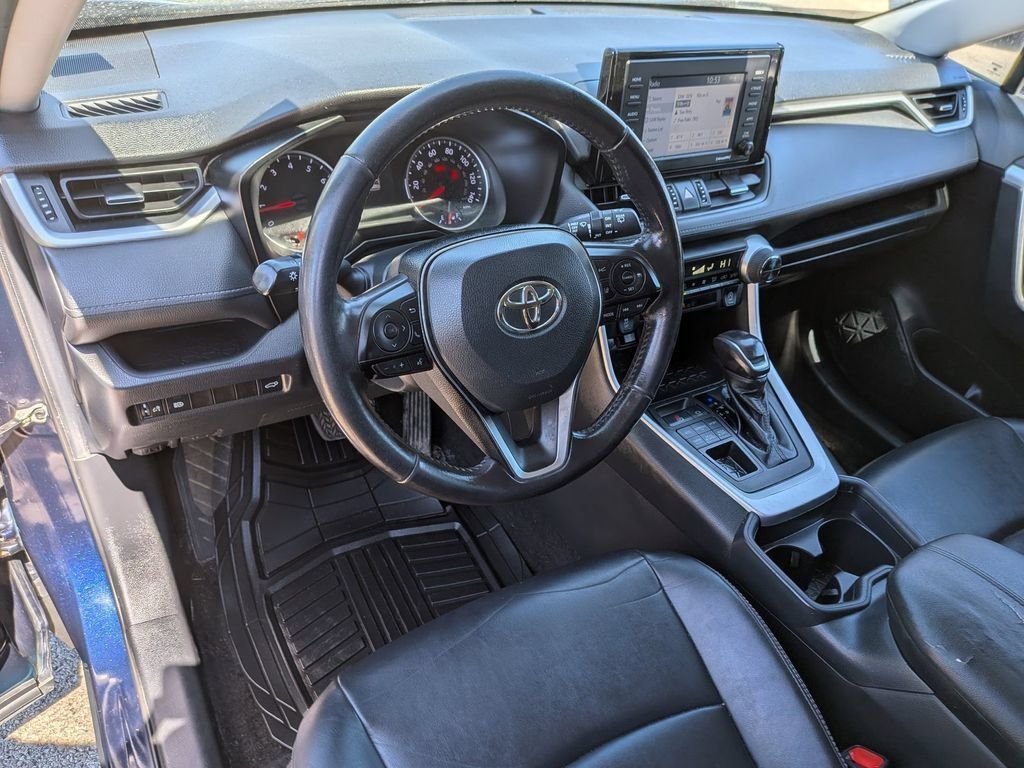 Used 2020 Blue Toyota XLE Premium image 17