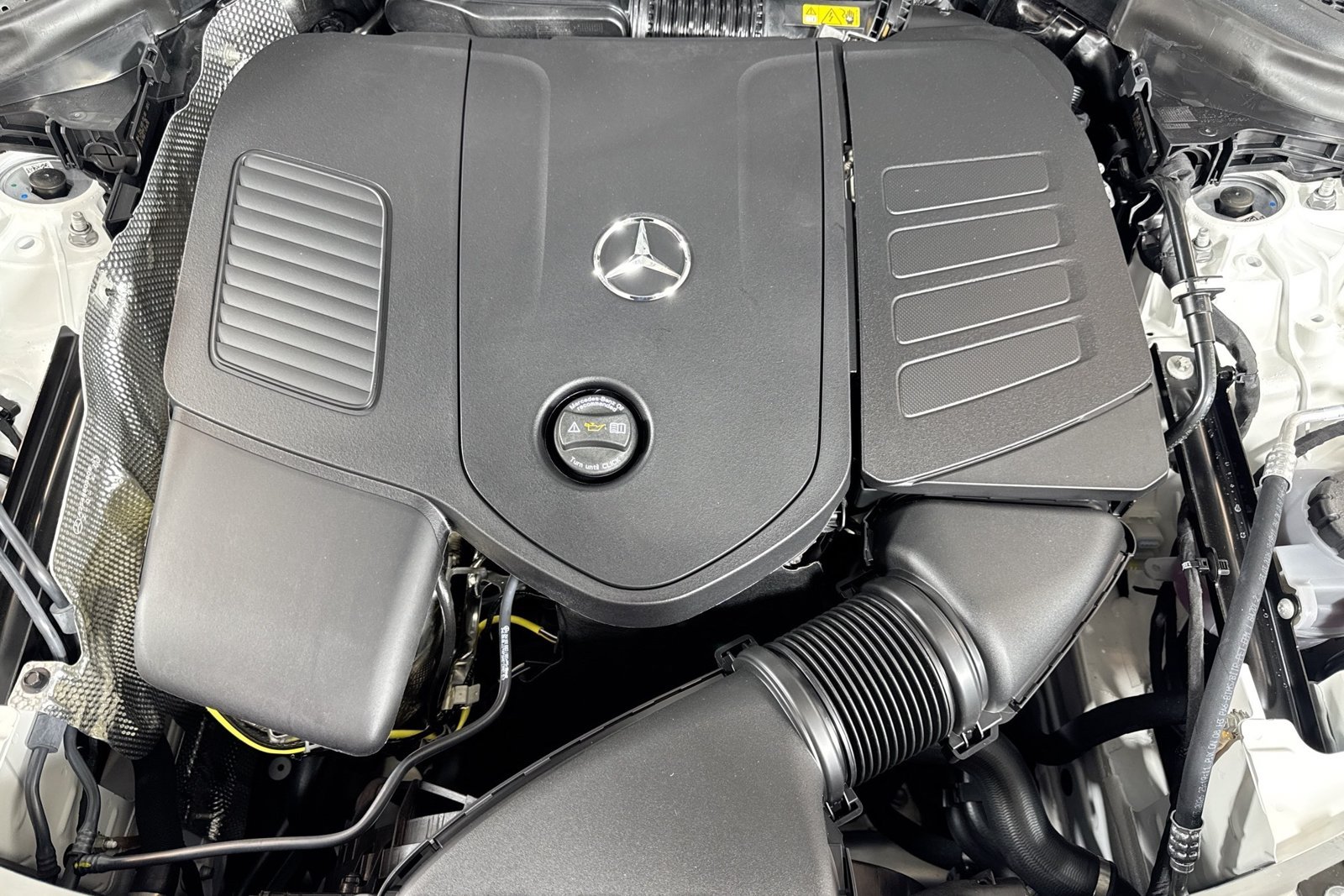 New 2026 Polar White Mercedes-Benz GLC 300 image 28